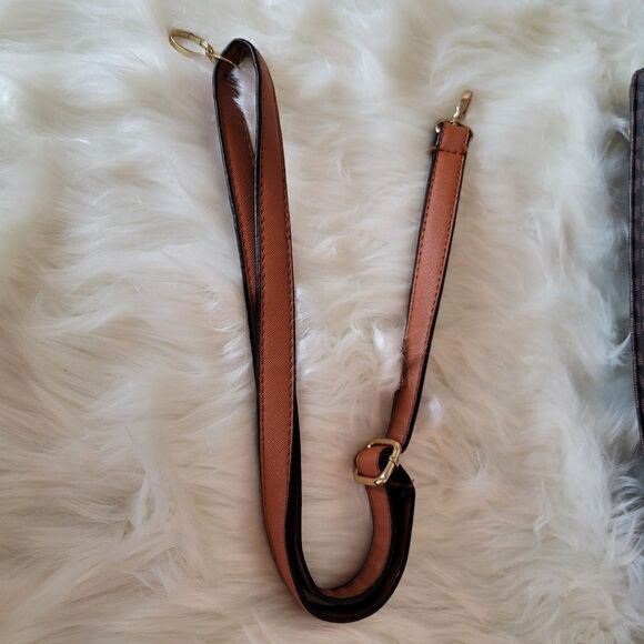 Michael Kors Shoulder bag. Like new condition. Medium size shoulder bag. - Picture 6 of 6